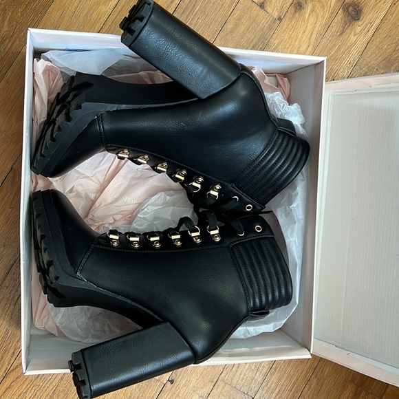 Cute lace up lug bootie - Picture 10 of 10